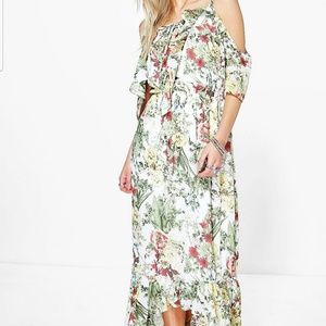 🏵Boohoo Cari ruffle neck maxi dress